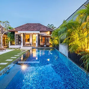 https://lotus-luxury-villa-seminyak.hotelsseminyak.net